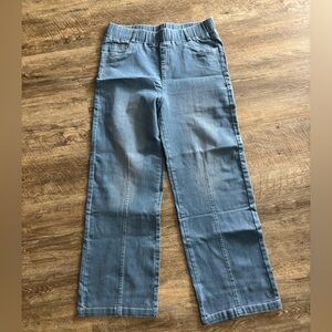Light Wash Straight Leg Jeans Size M - Waist 16”. Inseam 29” Rise 12”